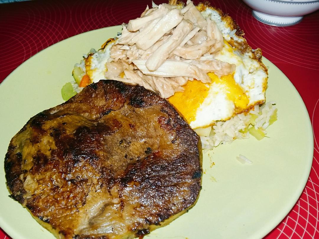 牛排＆手撕猪肉蛋饭的做法