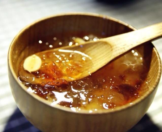 桃胶皂角米甜汤的做法