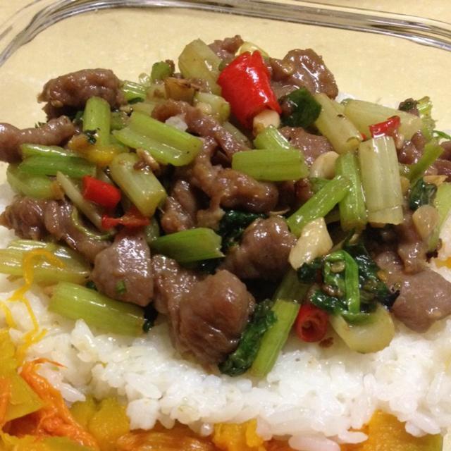 香芹嫩牛丁的做法