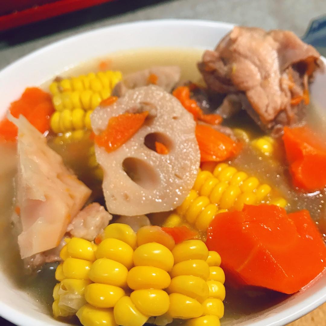 臻麻lynn做的莲藕玉米排骨汤