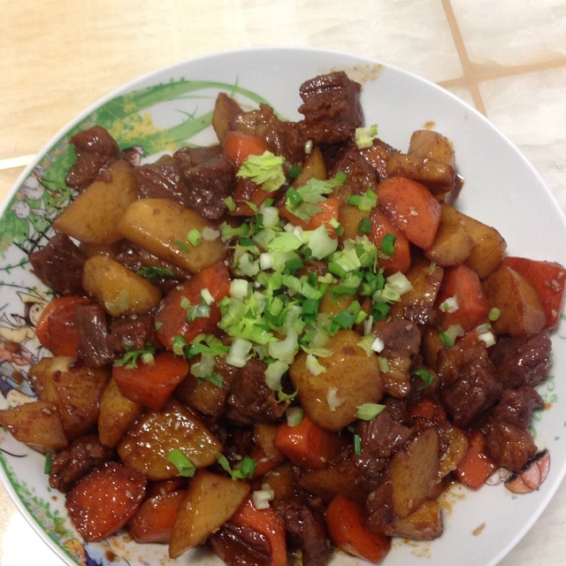 胡萝卜土豆炖牛腩