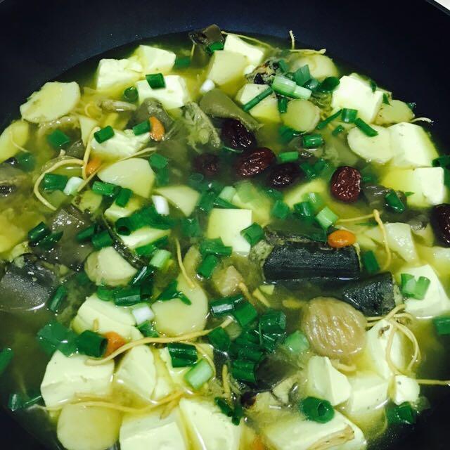 鱼绵绵绵绵做的鳝鱼豆腐汤