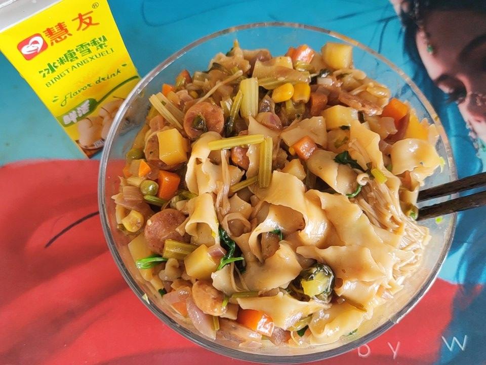 千万别学我这样做焖面！我怕你吃三碗都不够