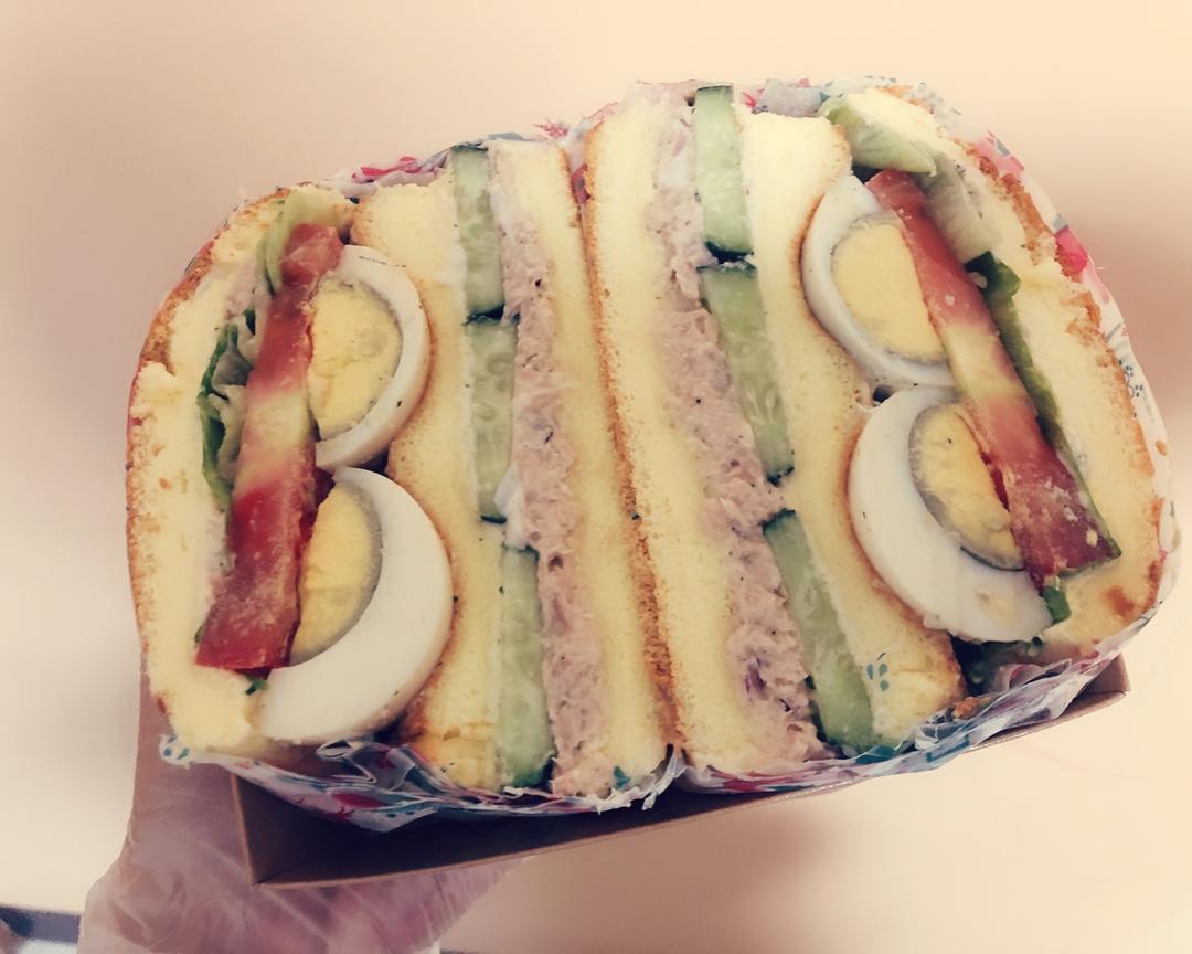 吞拿鱼鸡蛋三明治的做法