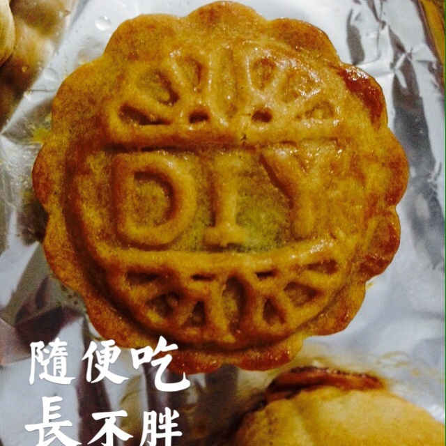 广式蛋黄莲蓉月饼