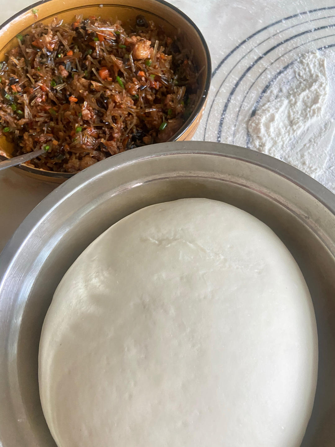 小时候的肉末粉丝包子