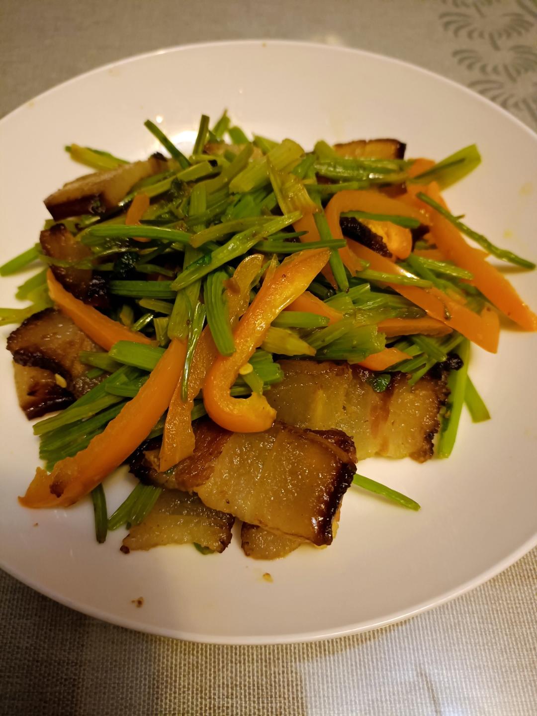 腊肉炒芹菜