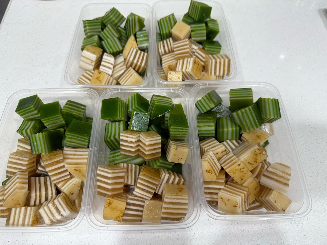 斑斓椰汁千层糕（马蹄粉、木薯淀粉版）