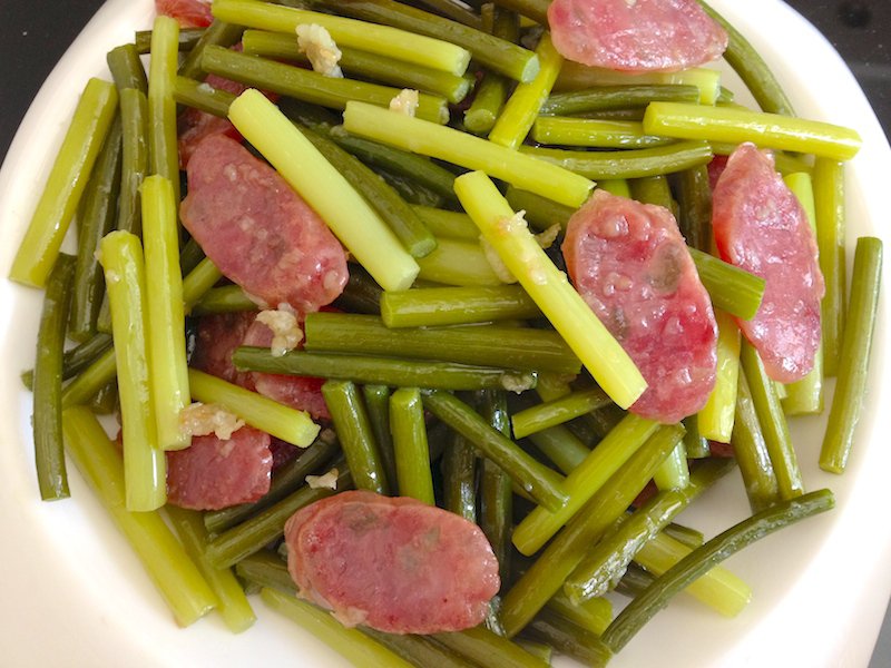 蒜苗炒香肠