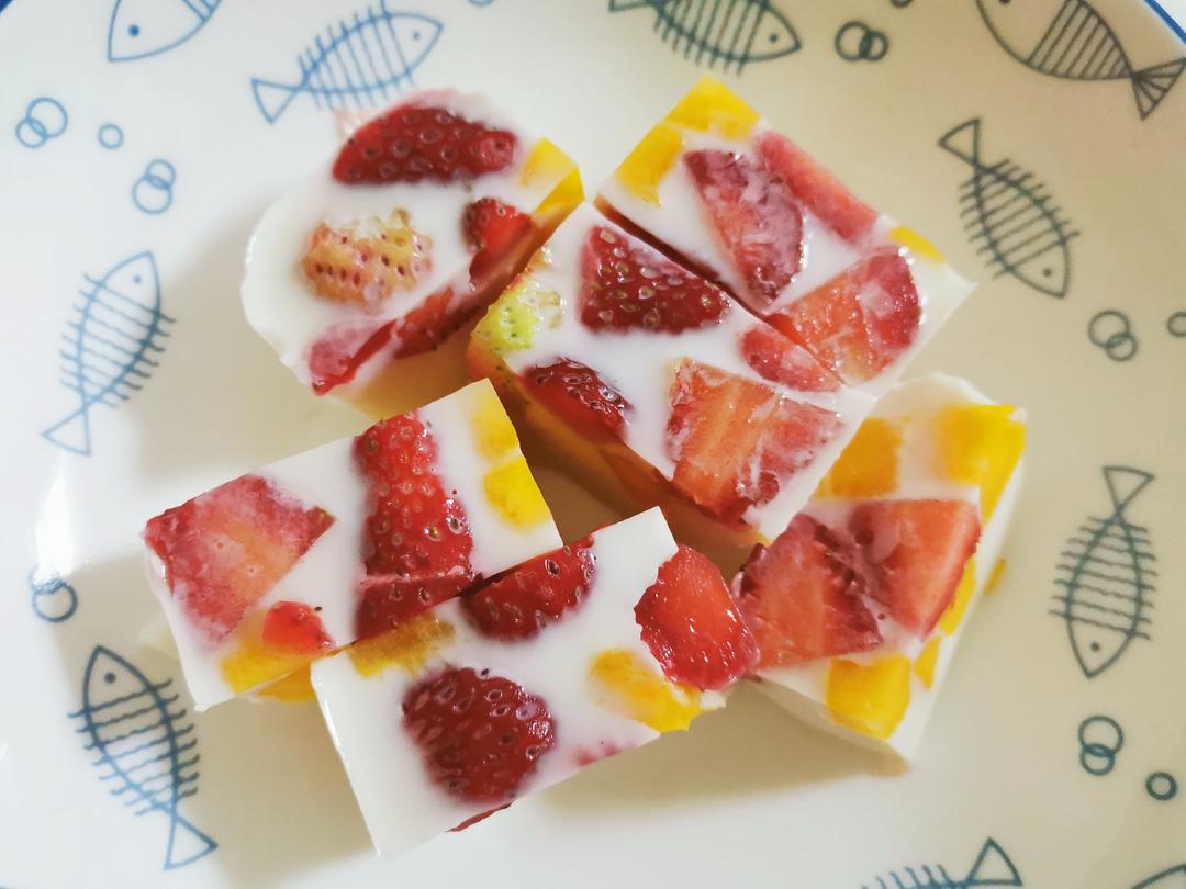 草莓牛奶冻