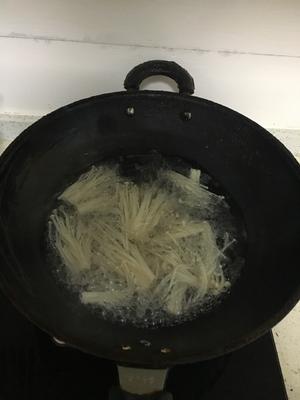 空气炸锅版金针菇培根卷的做法 步骤1