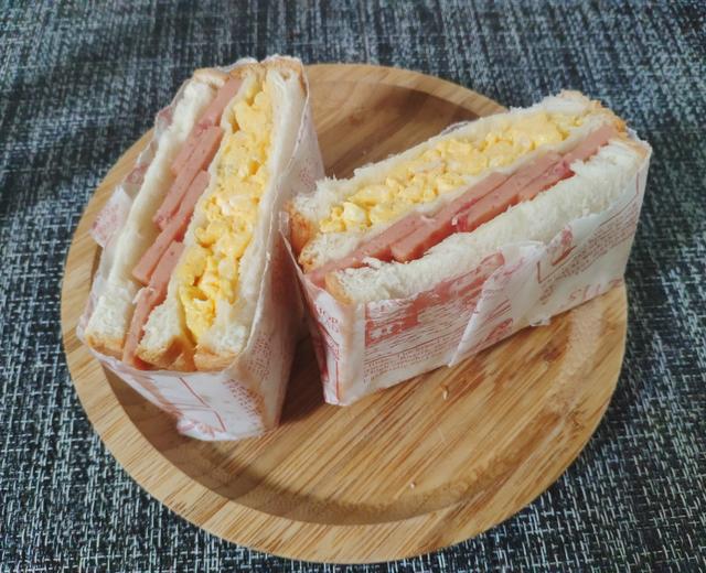 鸡蛋火腿三明治🥪，秒杀面包店，教你怎么包三明治，可以摆地摊的美食的做法