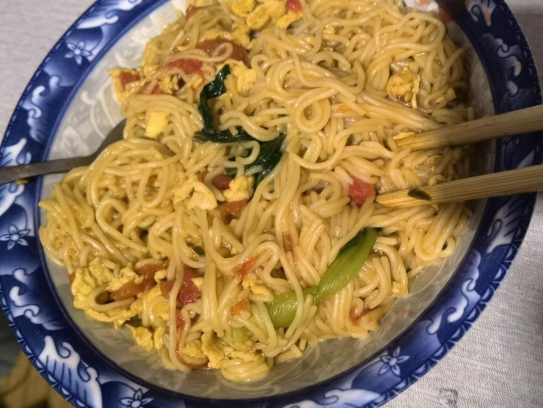番茄🍅浓汤鸡蛋面｜两分钟轻松搞定暖胃面条