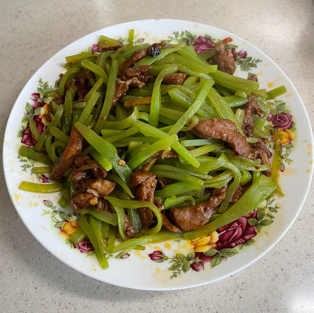 莴笋丝、胡萝卜丝炒肉丝（家常菜）的做法