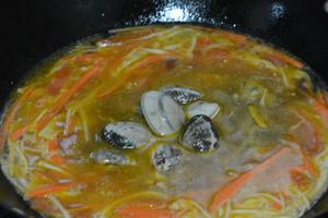 花蛤时蔬豆腐汤的做法 步骤3