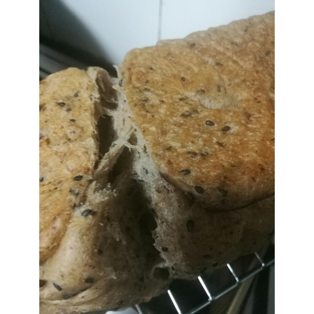 全麦黑芝麻核桃吐司