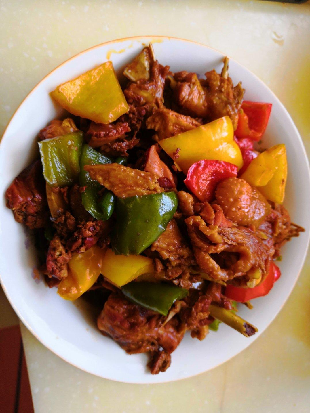 好吃到原地爆炸的黄焖鸡