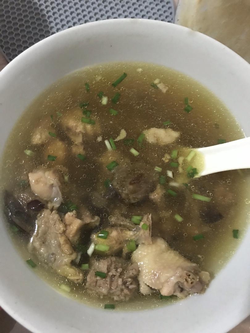 红枣枸杞桂圆炖鸡