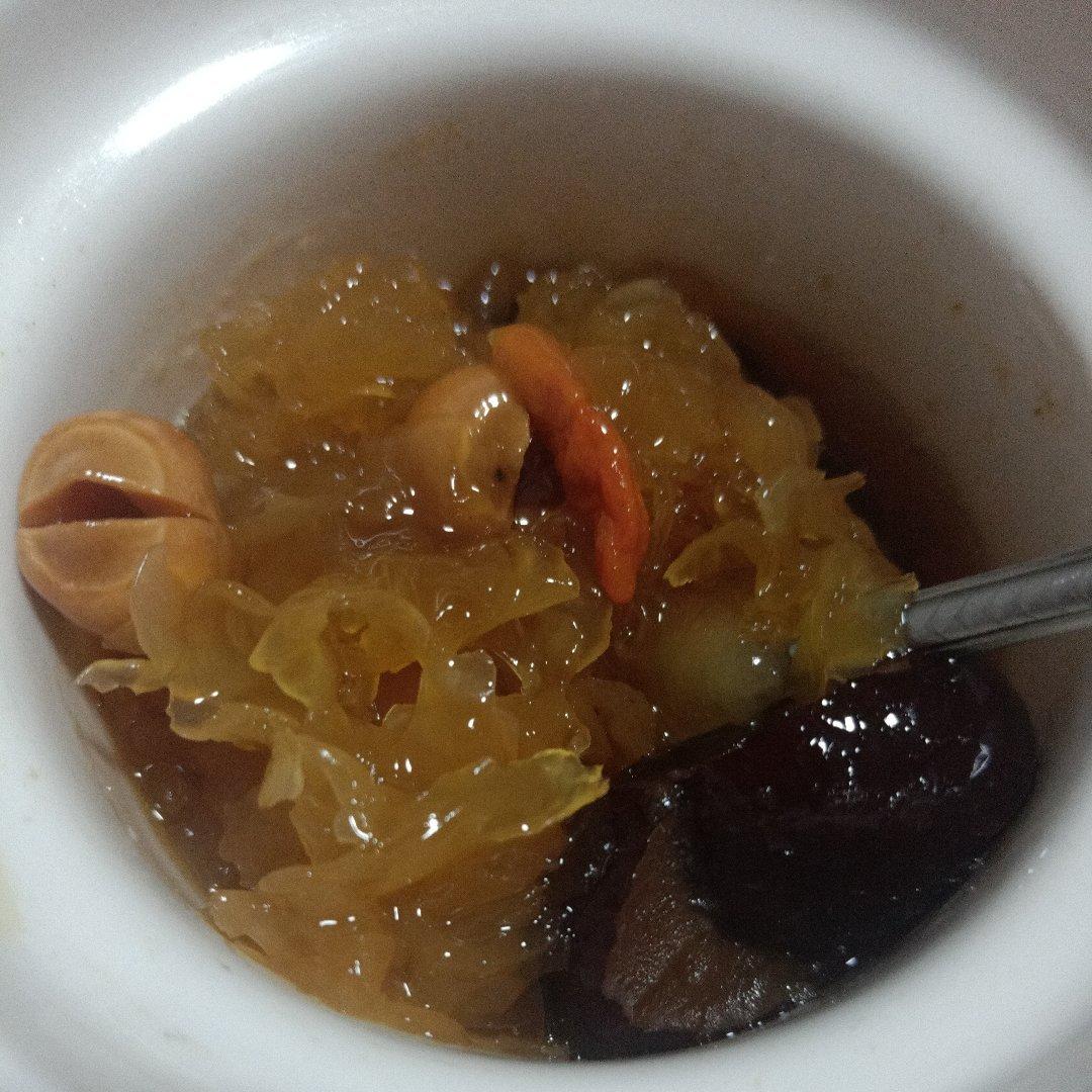 红枣银耳莲子羹