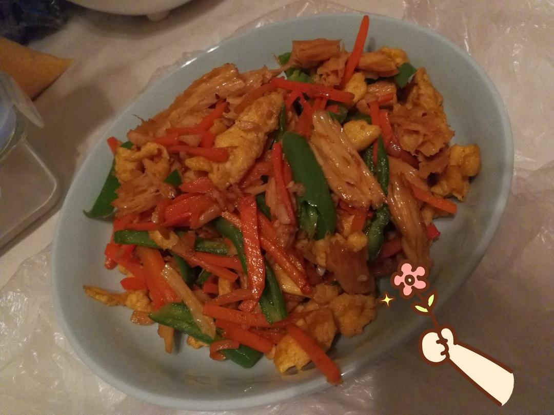 简单家常胡萝卜腐竹炒鸡蛋🍱