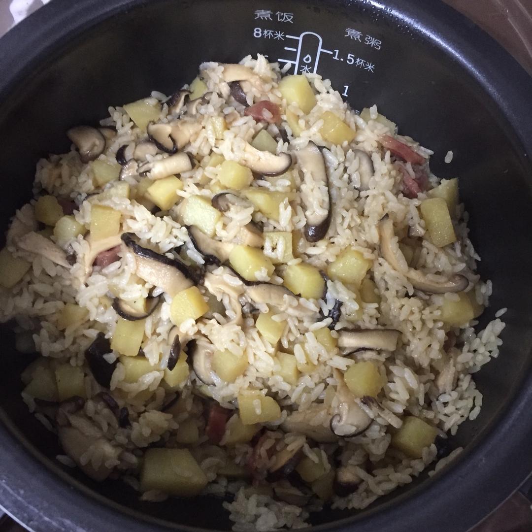 马铃薯腊味饭