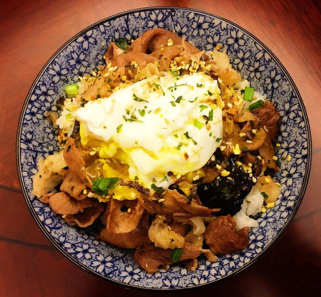 日式温泉蛋牛肉饭（白玉肥牛饭）