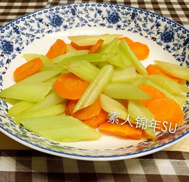 董太的私房菜-- 芹菜炒胡萝卜