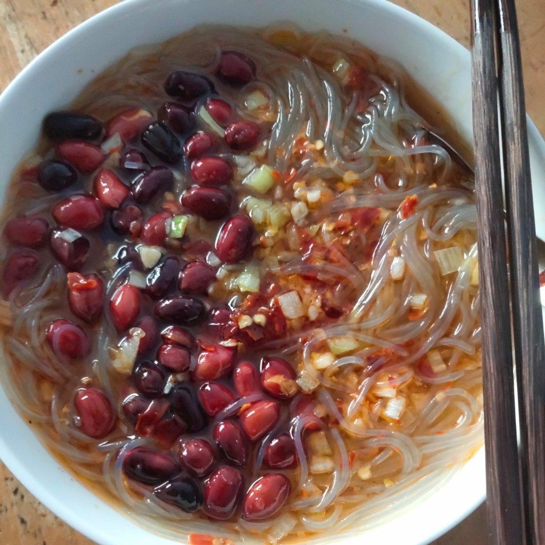 制作简单味道劲爆的龙口粉丝酸辣粉