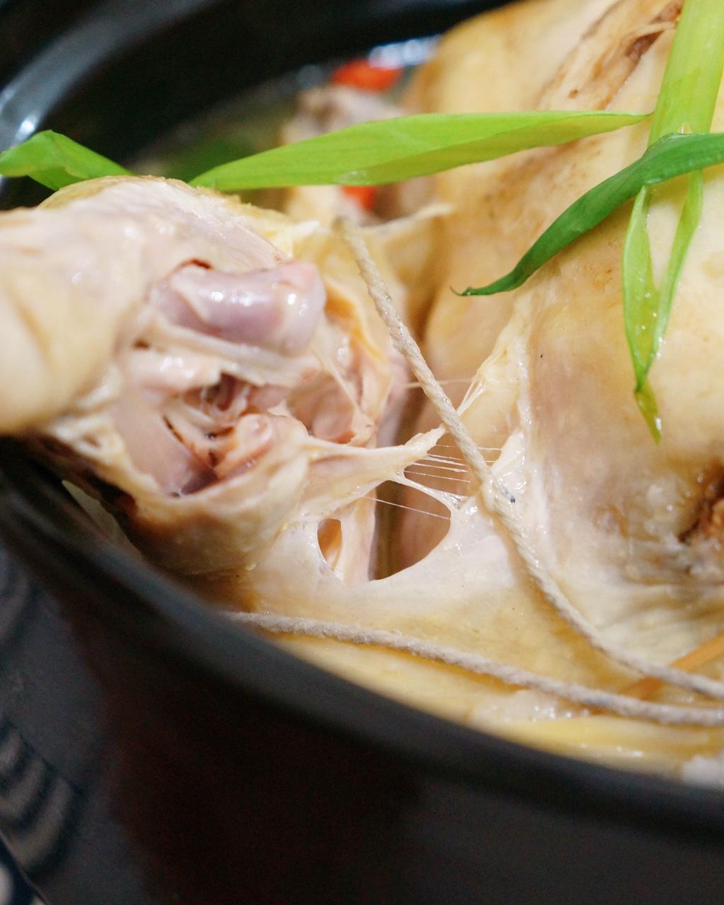 过节炖只人参鸡喝汤