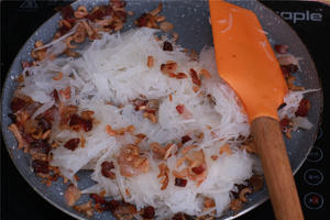 冬吃萝卜夏吃姜，强烈推荐你广式传统萝卜糕的做法 步骤5