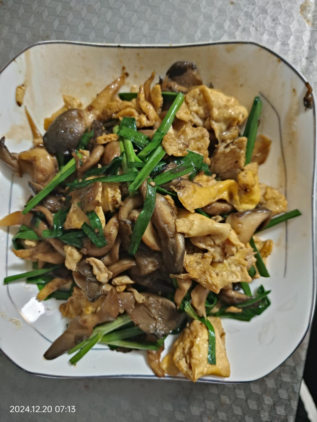 蘑菇炒鸡蛋	平菇这样炒，鲜美无比巨好吃
