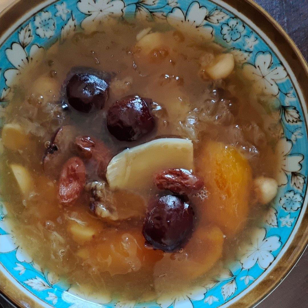 红枣银耳莲子羹（有出胶质、出胶，懒人的电压力锅版）