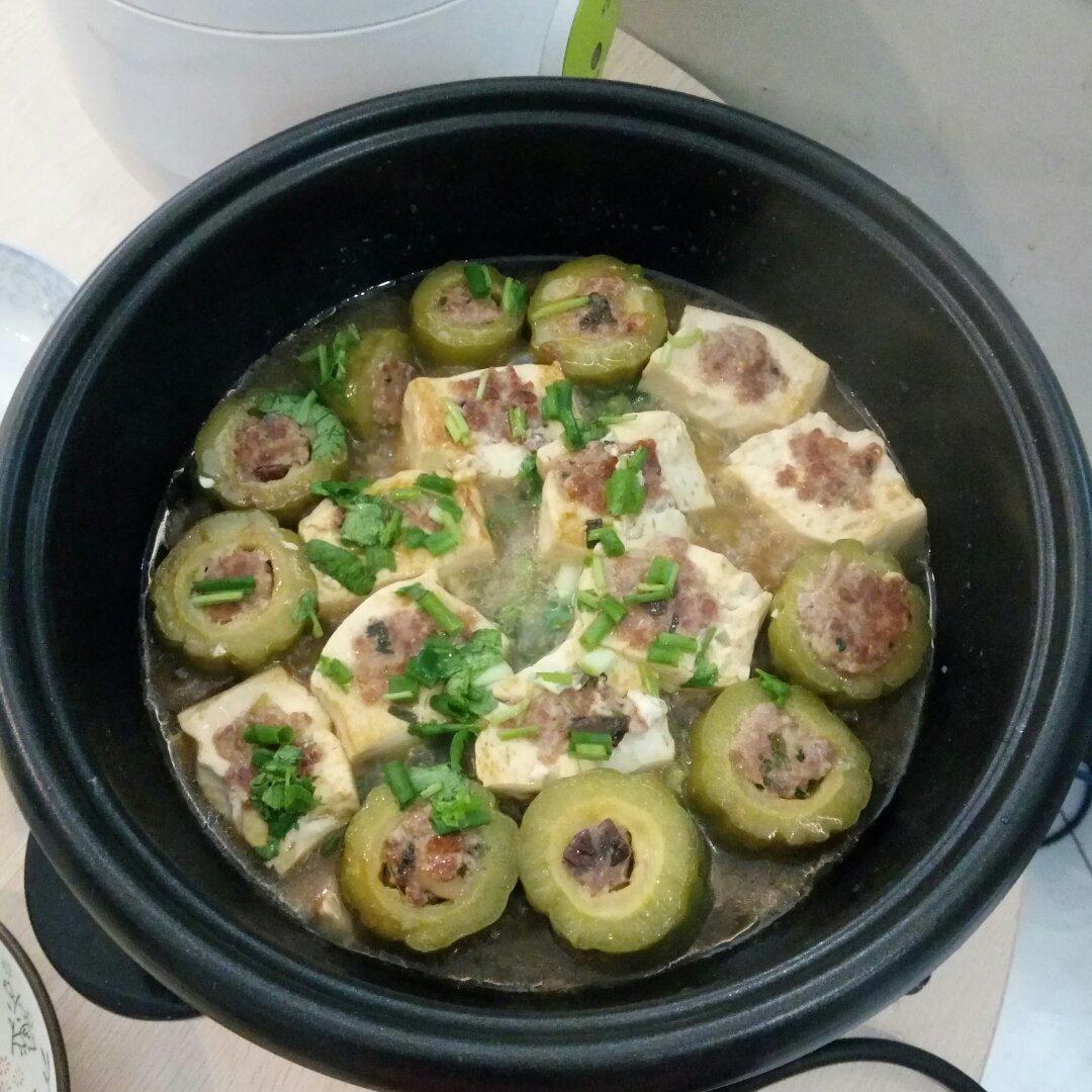 2016年11月19日买了个新锅,很久沒做拿手菜了,今天做了酿豆腐,酿苦瓜