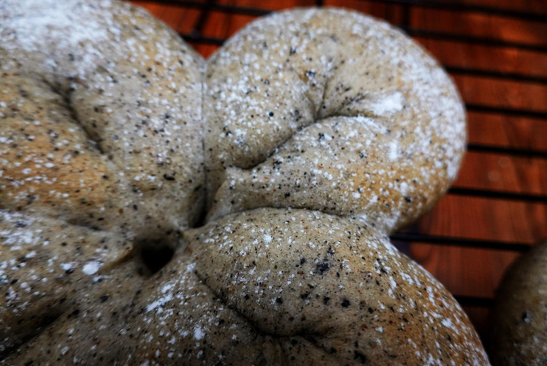 四叶草芝麻面包