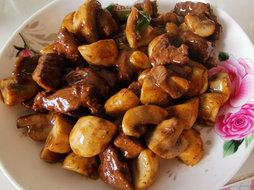 听起来就很好吃的黑椒蒜子牛肉粒