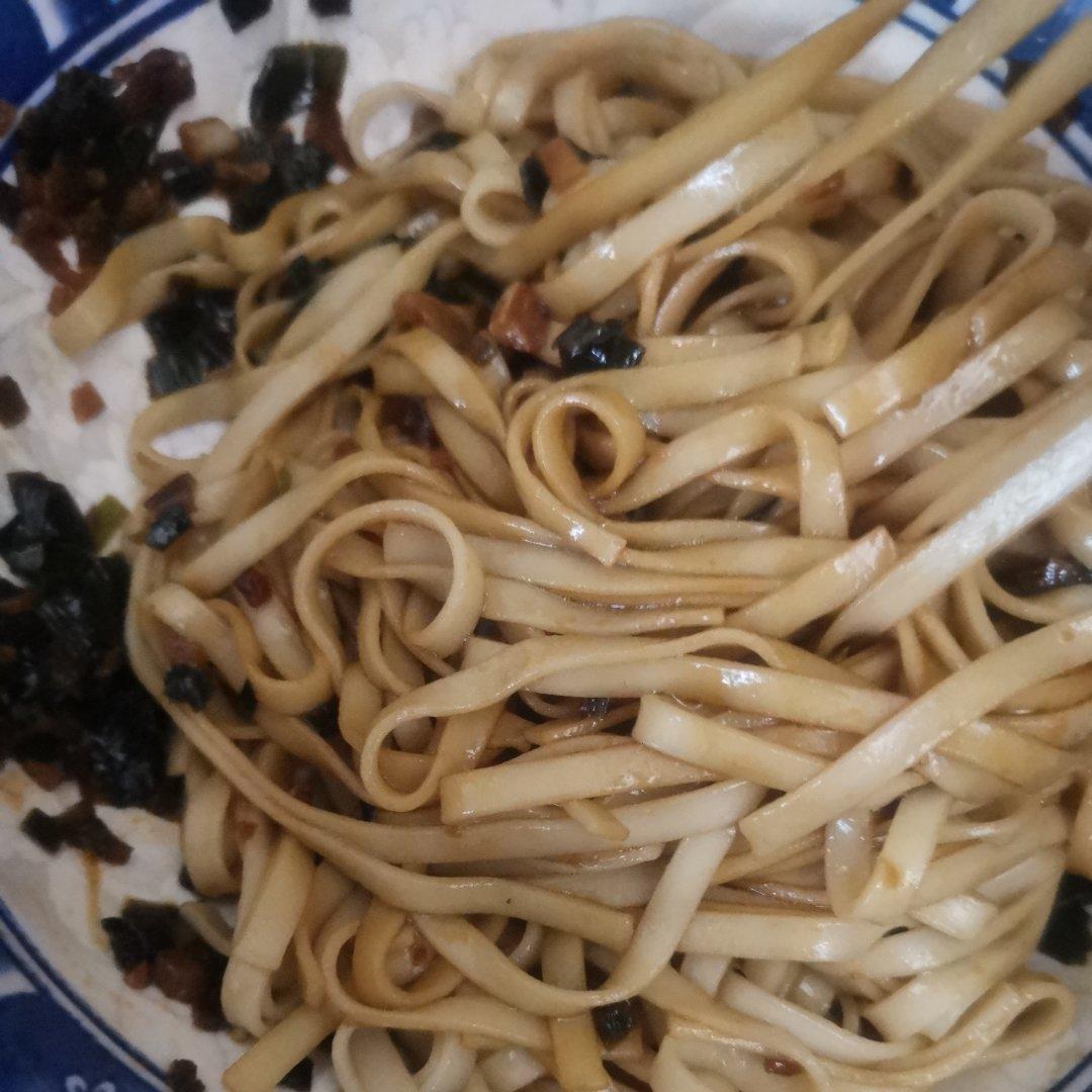 10分钟搞定的一碗葱油拌面