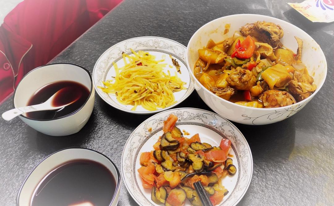 鸡肉垫卷子（超好吃焖面）