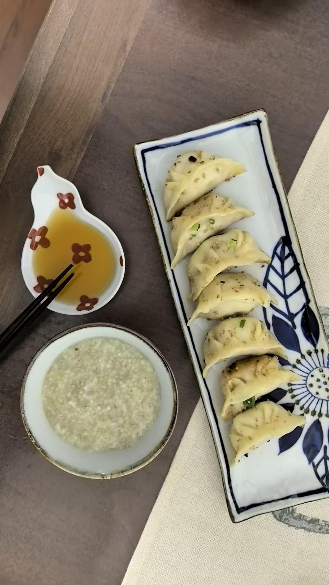 上海味道的鲜肉锅贴