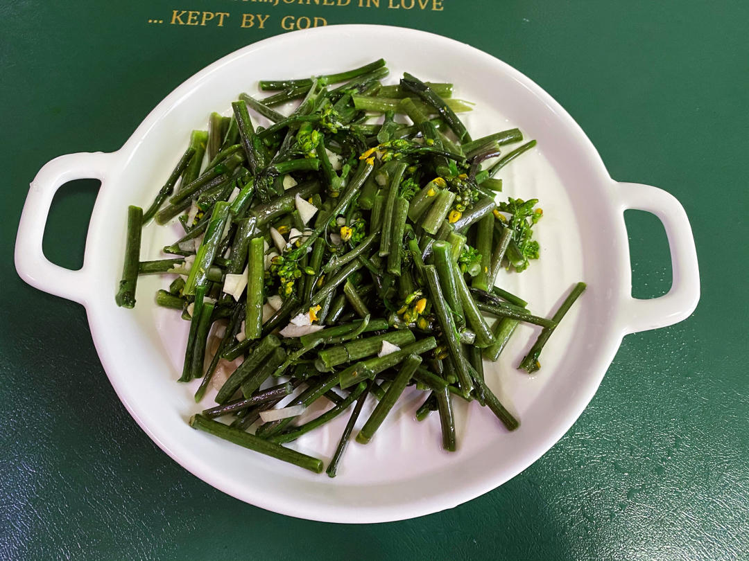 清炒红菜苔
