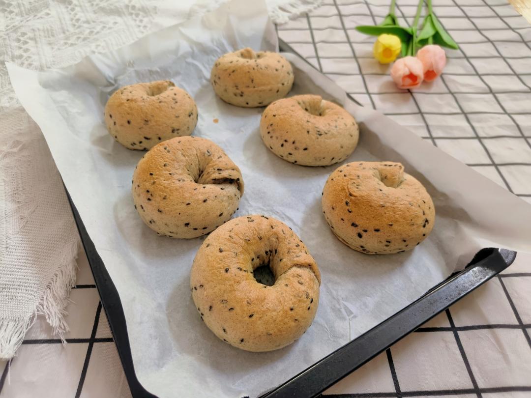 黑芝麻全麦贝果