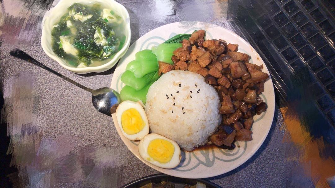 洋葱酥卤肉饭