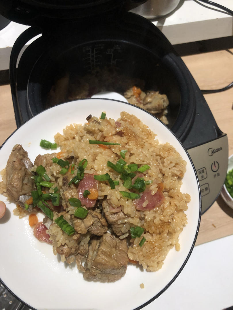 喷香排骨焖饭（爆好吃）