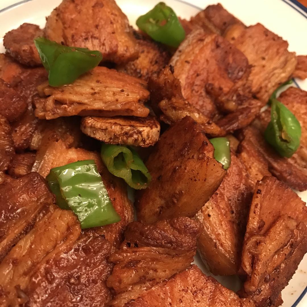 家常青椒干煸五花肉