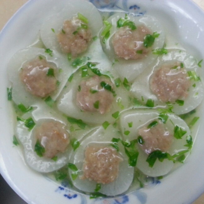蒸白萝卜牛肉丸