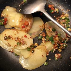 ㄟ(ʅ⊙ω⊙)超快速椒盐土豆片 — 外酥里嫩的做法 步骤8