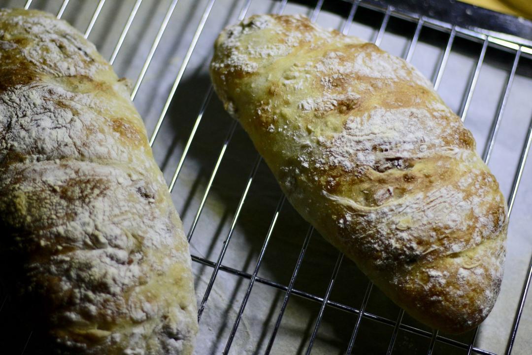 免揉意大利拖鞋面包ciabatta（吐血整理史上最全藤田千秋免揉欧包制作心得）