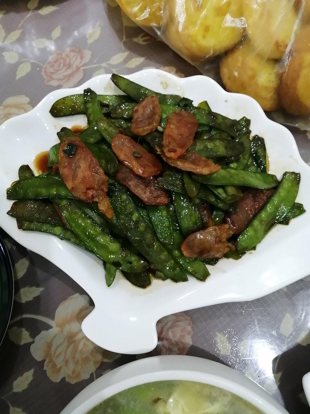 无比简单的荷兰豆炒腊肠，营养又好吃～！