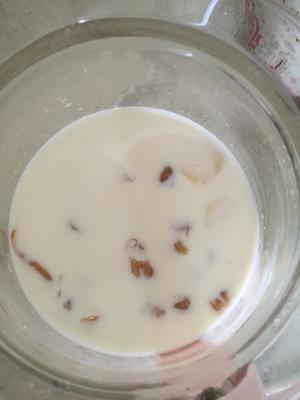养颜下午茶：花胶冰糖牛奶的做法 步骤4