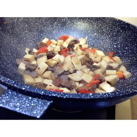 杏鲍菇黑胡椒牛肉粒~老丁的私房菜