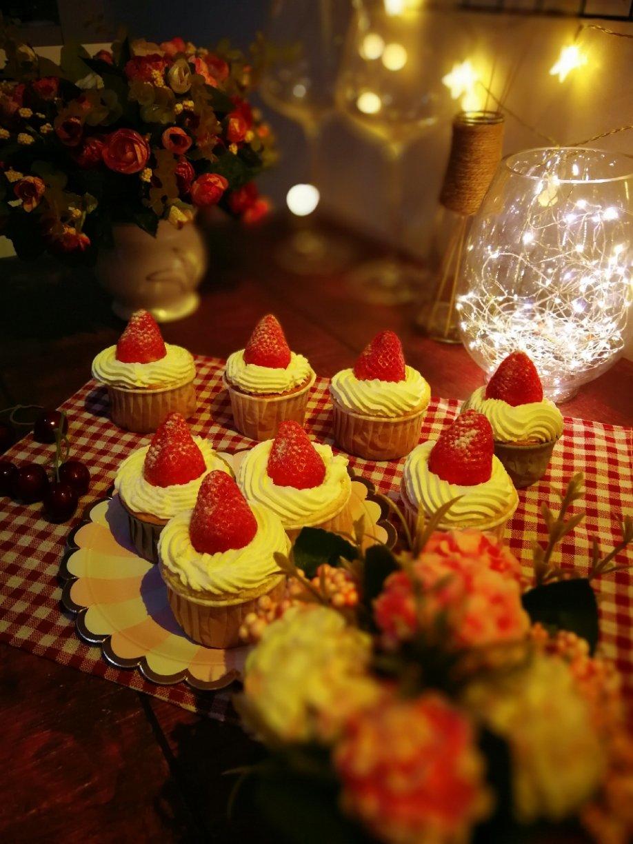 鲜奶油戚风杯子蛋糕（纸杯蛋糕）